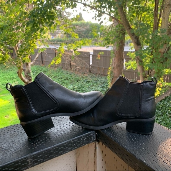 Abound Women’s Black Slip On Heeled Ankle Bootie Size 6.5 - Picture 6 of 8